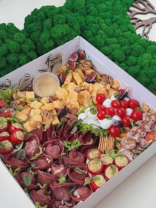 Бокс "Сырно-мясной с пельменями"